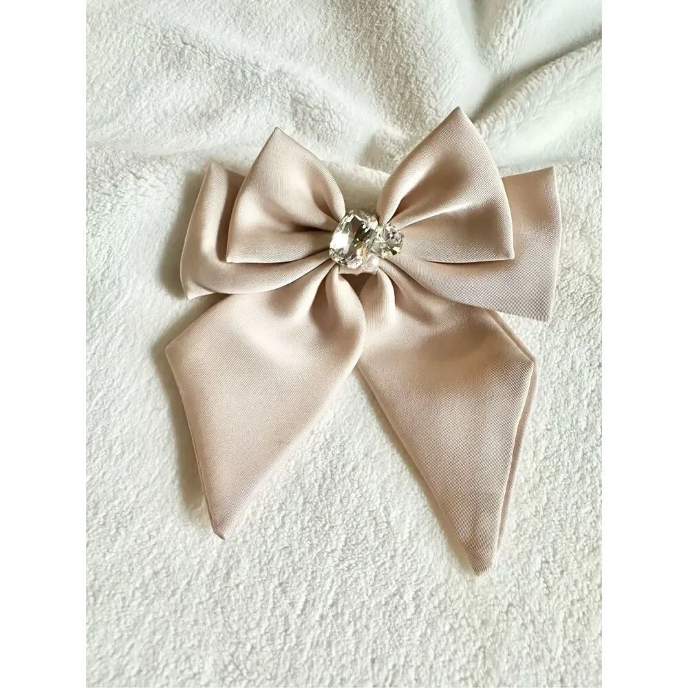 Light pink hair bow clip with super sparkly rhinestone and embellishment ￼